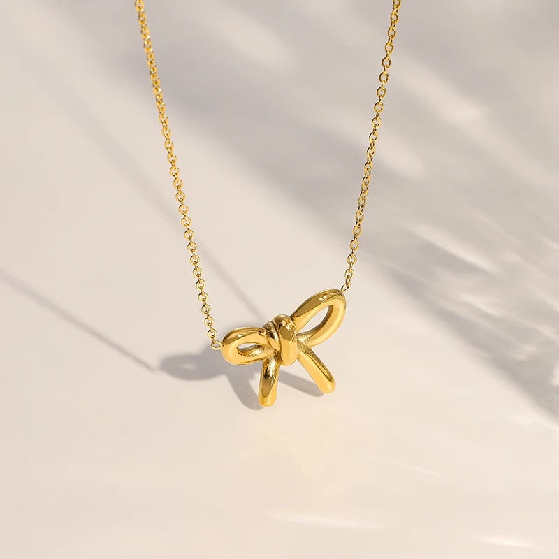 Bow Necklace
