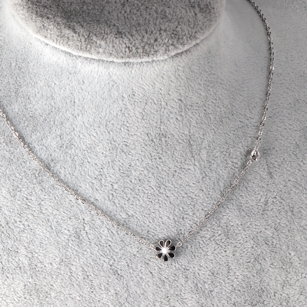 Daisy Flower Pendant Necklace with Crystal Accent