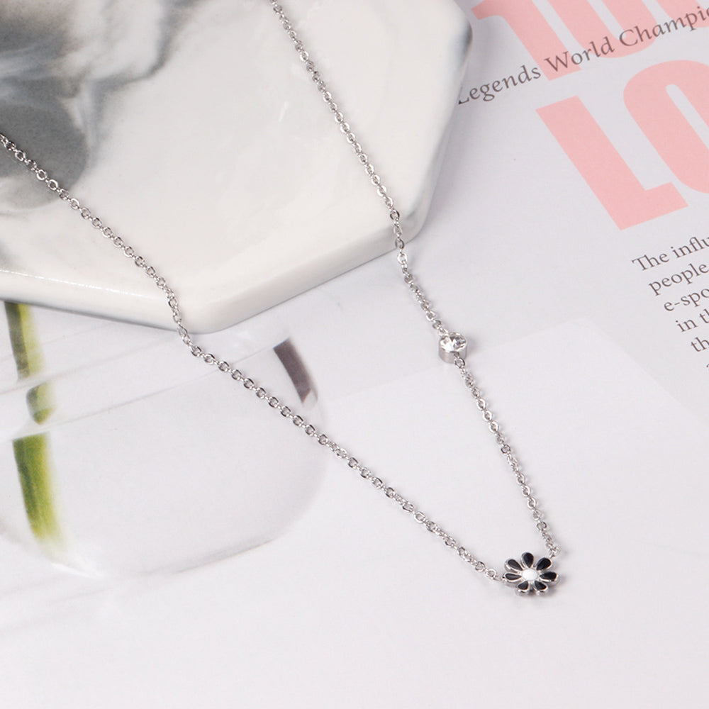 Daisy Flower Pendant Necklace with Crystal Accent