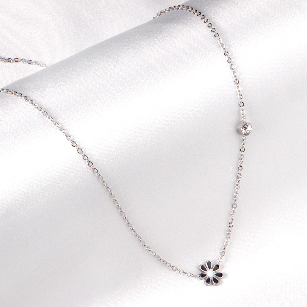 Daisy Flower Pendant Necklace with Crystal Accent
