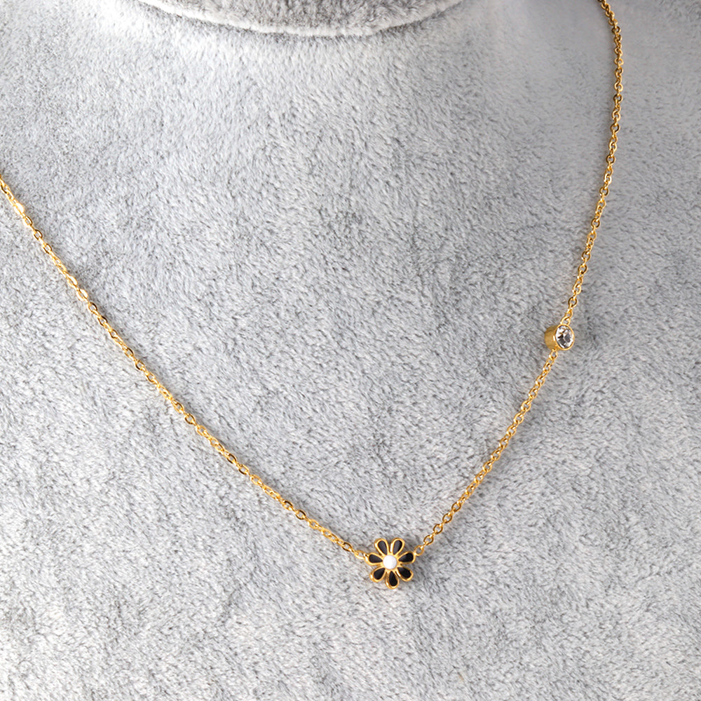 Daisy Flower Pendant Necklace with Crystal Accent